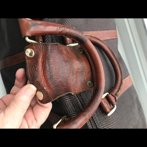 The French Company Duffel Bag in Herringbone Pattern with accessories - Picture 12 of 17